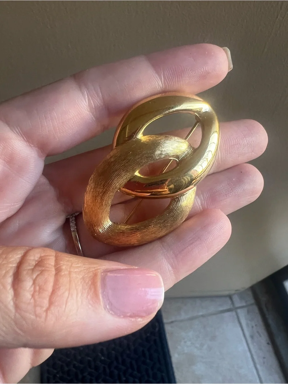 Vintage Napier Gold Tone Interlocking Oval Brooch